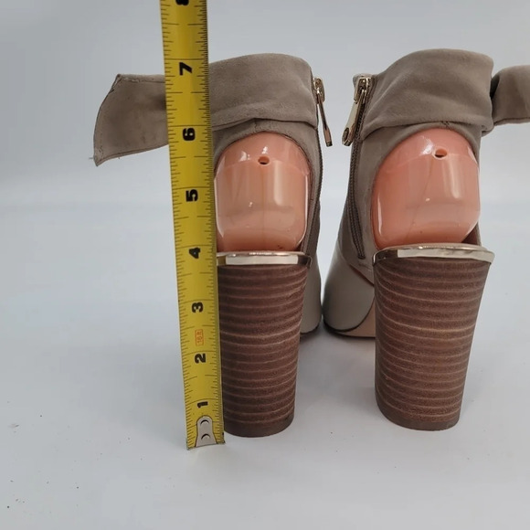 Louise et Cie Lo- Katlin 5.5 M Bone Tan Gray Ankle Suede Leather Women Sandals - Picture 3 of 10